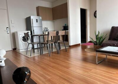 Modern kitchen with dining area