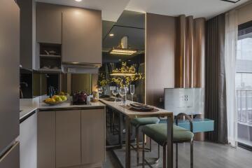 Modern kitchen with dining area