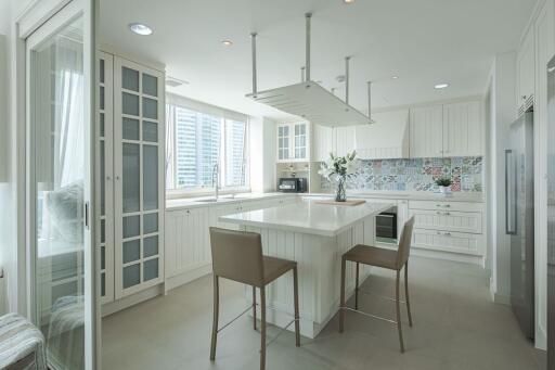 Modern kitchen with island and breakfast bar