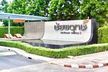 Exterior view of an entrance with water feature