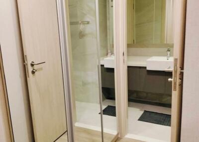 Bathroom with large mirror and modern fittings