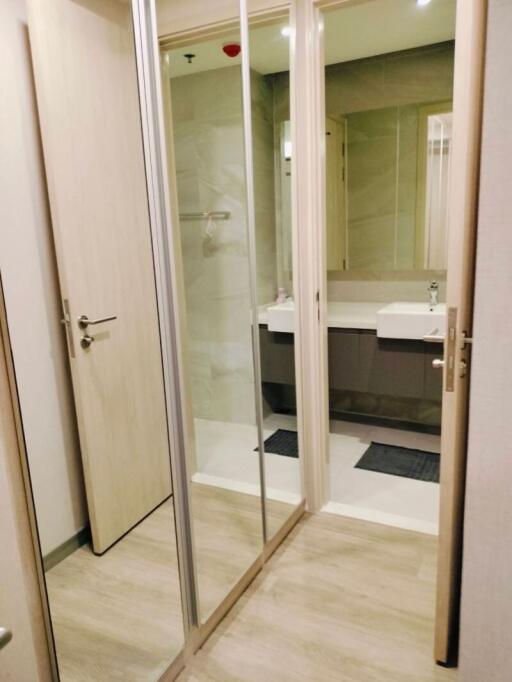 Bathroom with large mirror and modern fittings