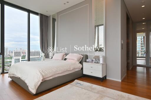 Spacious bedroom with city view