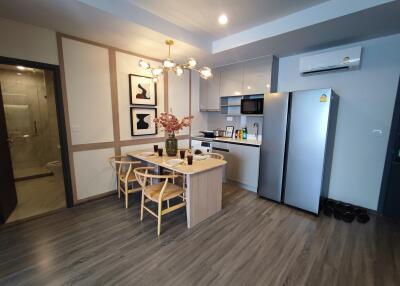 Modern kitchen with dining area