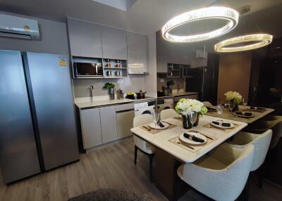 Modern kitchen with dining area