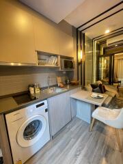 Compact kitchen with integrated laundry