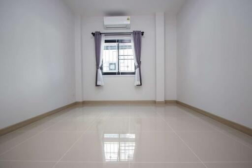 3 Bedroom House Nong Phueng : Pet Friendly