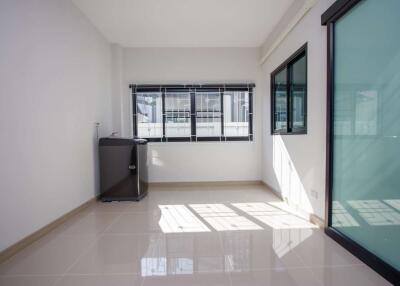 3 Bedroom House Nong Phueng : Pet Friendly