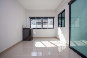 3 Bedroom House Nong Phueng : Pet Friendly