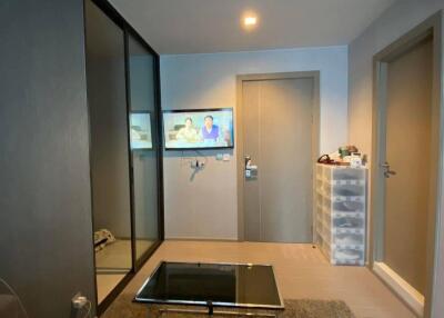 1-BR Condo at Life Asoke - Rama 9 near MRT Phra Ram 9