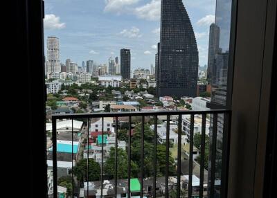 1-BR Condo at Oka Haus Sukhumvit 36 near BTS Thong Lor