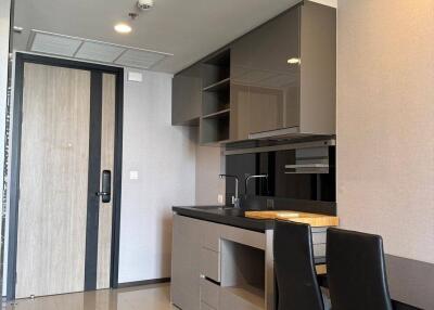 1-BR Condo at Oka Haus Sukhumvit 36 near BTS Thong Lor