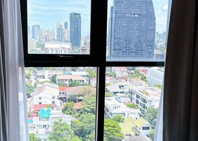 1-BR Condo at Oka Haus Sukhumvit 36 near BTS Thong Lor