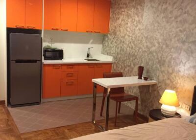 Studio Condo at Sukhumvit Park Condominium near BTS Asok