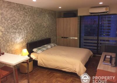 Studio Condo at Sukhumvit Park Condominium near BTS Asok