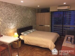 Studio Condo at Sukhumvit Park Condominium near BTS Asok