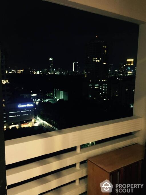 Studio Condo at Sukhumvit Park Condominium near BTS Asok