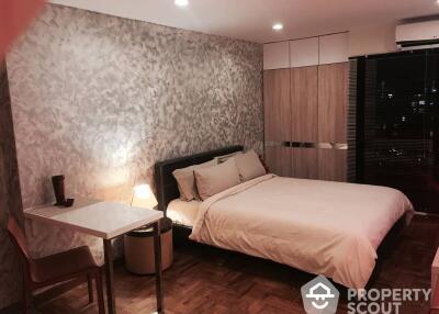 Studio Condo at Sukhumvit Park Condominium near BTS Asok