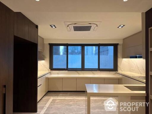 4-BR Condo at Ploenchit Terrace near BTS Phloen Chit