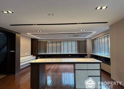 4-BR Condo at Ploenchit Terrace near BTS Phloen Chit