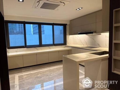 4-BR Condo at Ploenchit Terrace near BTS Phloen Chit