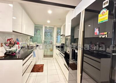 Modern spacious 2-Bedrooms condo with balcony - Sukhumvit soi 22