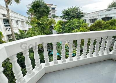 4 Bedrooms Modern Townhouse in Compound - Sukhumvit 49