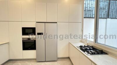 4 Bedrooms Modern Townhouse in Compound - Sukhumvit 49