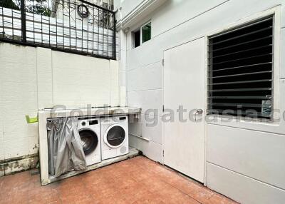 4 Bedrooms Modern Townhouse in Compound - Sukhumvit 49