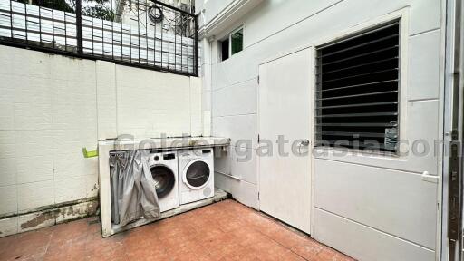 4 Bedrooms Modern Townhouse in Compound - Sukhumvit 49