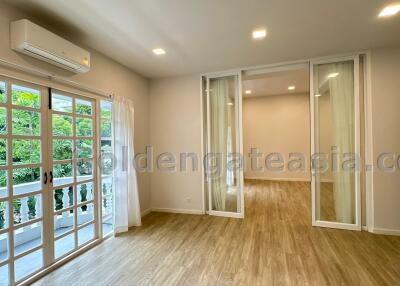 4 Bedrooms Modern Townhouse in Compound - Sukhumvit 49