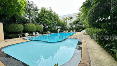 4 Bedrooms Modern Townhouse in Compound - Sukhumvit 49