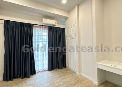 4 Bedrooms Modern Townhouse in Compound - Sukhumvit 49