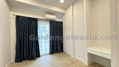 4 Bedrooms Modern Townhouse in Compound - Sukhumvit 49