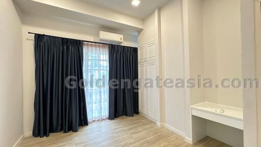 4 Bedrooms Modern Townhouse in Compound - Sukhumvit 49