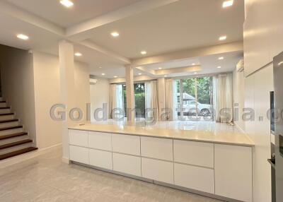 4 Bedrooms Modern Townhouse in Compound - Sukhumvit 49