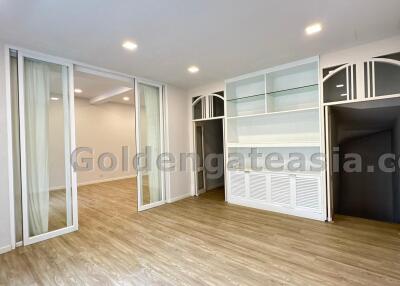 4 Bedrooms Modern Townhouse in Compound - Sukhumvit 49