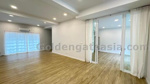 4 Bedrooms Modern Townhouse in Compound - Sukhumvit 49