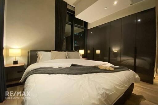 Luxurious 2-Bed Condo in The Lofts Asoke, Bangkok  4 Mins Walk to MRT Phetchaburi Station