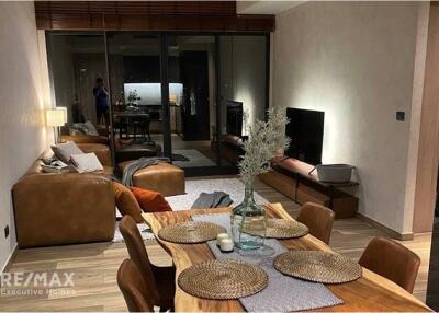 Luxurious 2-Bed Condo in The Lofts Asoke, Bangkok  4 Mins Walk to MRT Phetchaburi Station