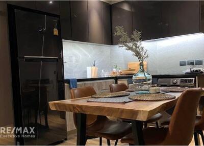 Luxurious 2-Bed Condo in The Lofts Asoke, Bangkok  4 Mins Walk to MRT Phetchaburi Station