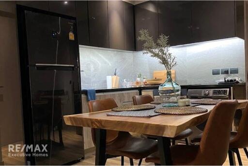 Luxurious 2-Bed Condo in The Lofts Asoke, Bangkok  4 Mins Walk to MRT Phetchaburi Station