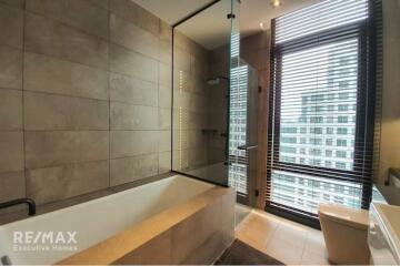 Luxurious 2-Bed Condo in The Lofts Asoke, Bangkok  4 Mins Walk to MRT Phetchaburi Station