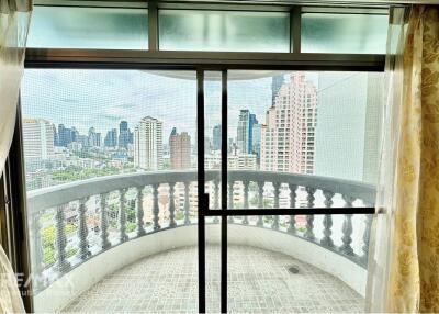 Luxurious 3BR Condo in Sukhumvit 39, 9 Mins Walk to BTS Phrom Phong Station