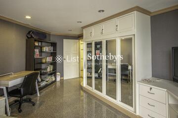 Home office with built-in bookshelf and mirrored wardrobe