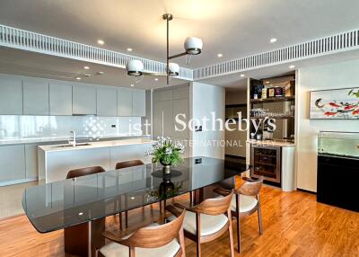 Modern kitchen with dining area