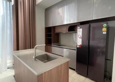 Modern kitchen with island and high ceiling