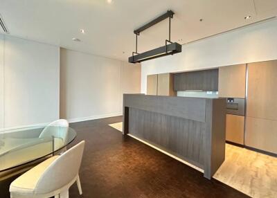 Modern kitchen with dining area