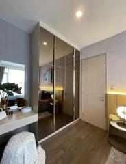 Modern bedroom with mirrored wardrobe and cozy décor