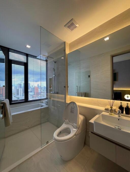 Modern bathroom with city view